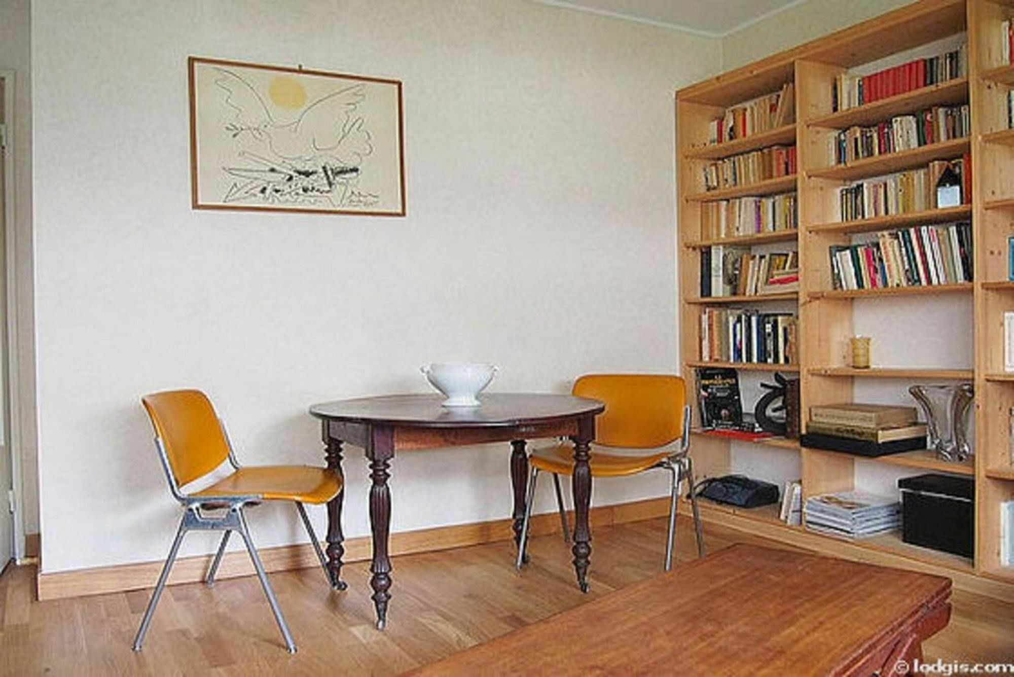 With One Bedroom In Paris, With Wonderful View, Enclose Apartment Paris