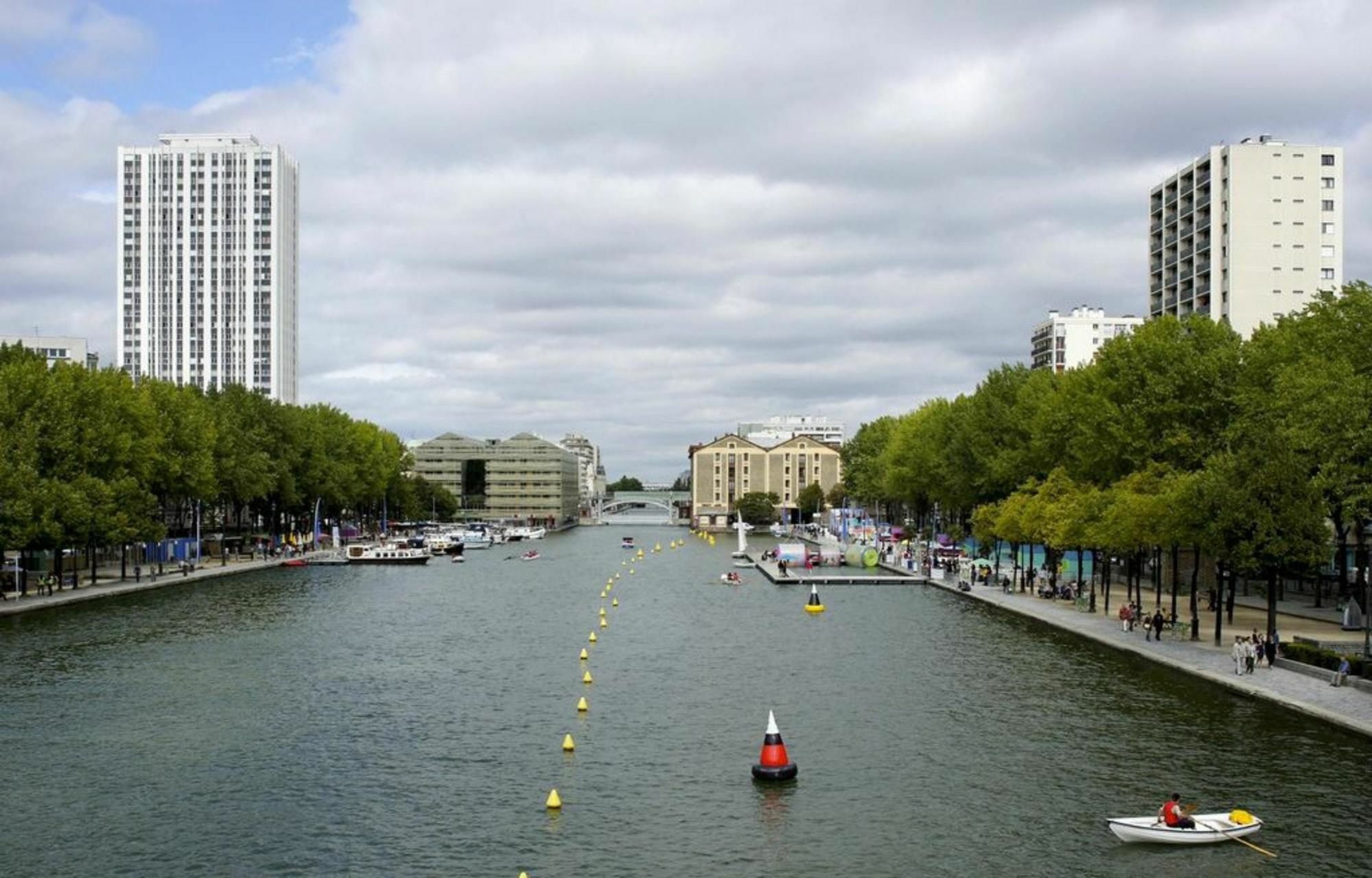 With One Bedroom In Paris, With Wonderful View, Enclose Apartment *